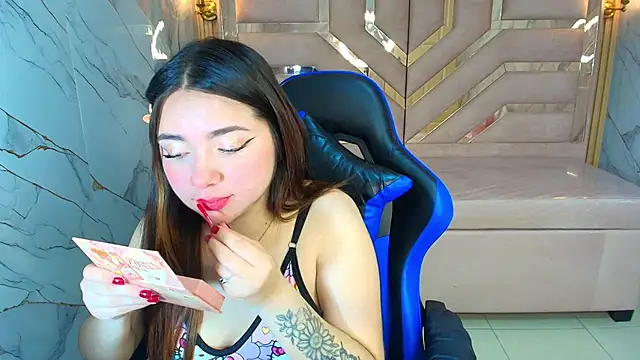 Snapshot of emily__r_ chatting on January 2026 01:16:01 PM emily r online show from January 2026 01:16:01 PM