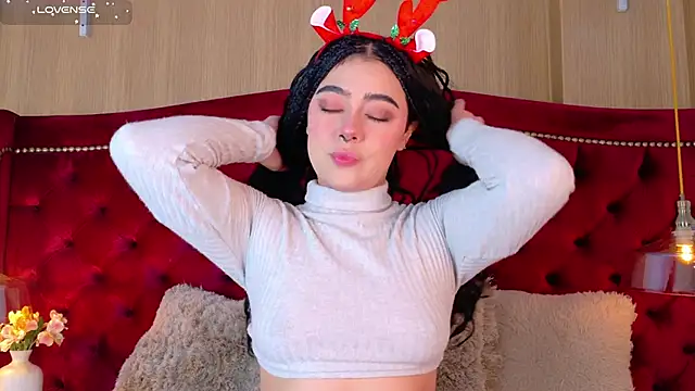 Snapshot of TaniaRedd_ chatting on December 2025 02:13:01 PM TaniaRedd online show from December 2025 02:13:01 PM