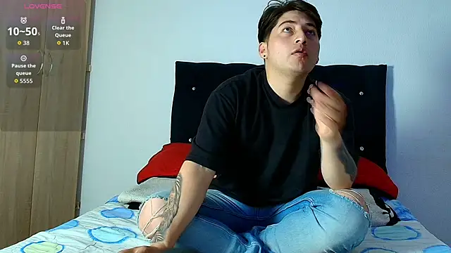 ethan  01 online show from December 2025 05:42:02 PM