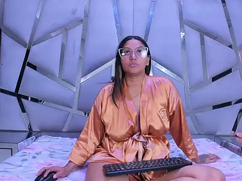 LunaaRousee online show from January 2026 08:47:01 PM