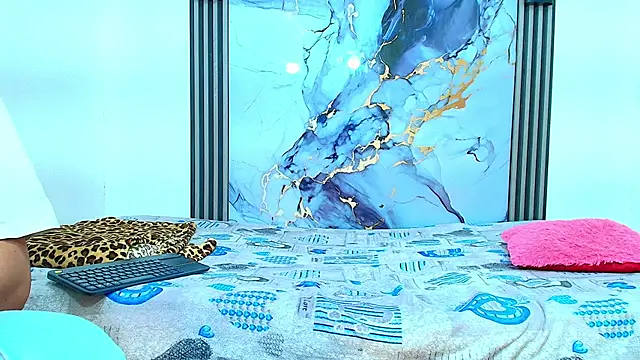 Valentina and sneider  online show from January 2026 07:19:01 PM