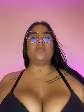 Snapshot of YenthCorona chatting on February 2026 01:43:02 AM YenthCorona online show from February 2026 01:43:02 AM