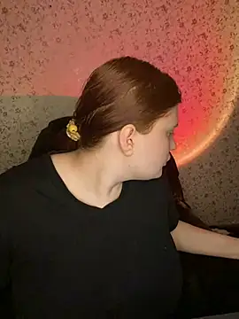 Snapshot of NicollVeys chatting on February 2026 05:31:01 PM NicollVeys online show from February 2026 05:31:01 PM