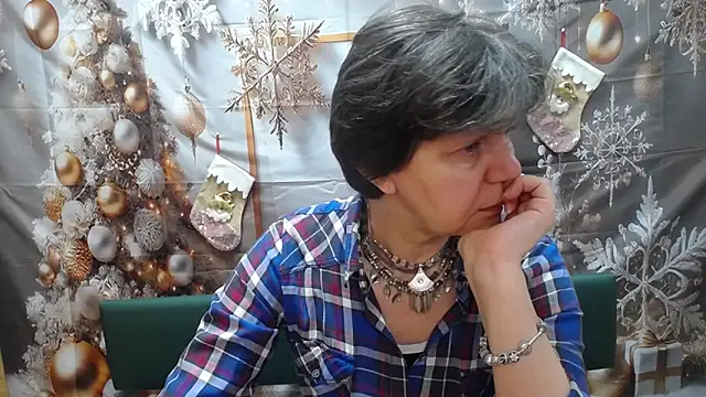 LunaDobra online show from December 2025 12:11:02 PM