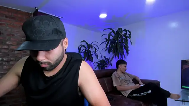 Snapshot of HotThreesoome chatting on December 2025 01:18:01 PM HotThreesoome online show from December 2025 01:18:01 PM