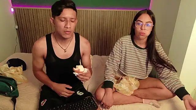 Violet and Dylan online show from December 2025 12:10:02 PM