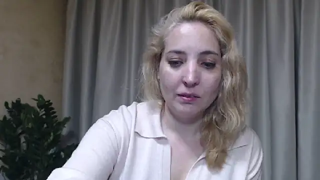 Snapshot of sweetpussy chatting on May 2026 04:44:02 PM sweetpussy online show from May 2026 04:44:02 PM