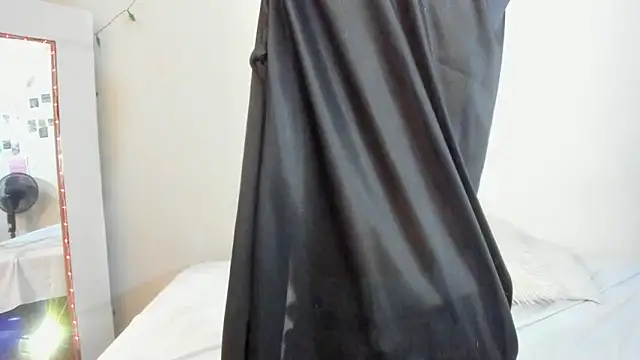 Snapshot of litle_slut chatting on February 2026 05:36:01 AM litle slut online show from February 2026 05:36:01 AM