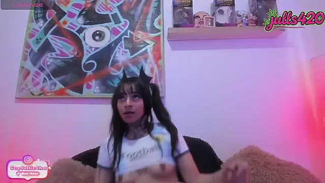 Julls420  online show from June 2026 09:13:02 PM