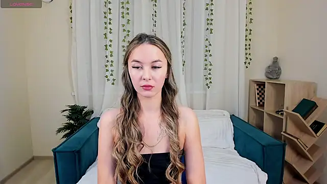 Snapshot of LunaCurly_ chatting on December 2025 11:49:02 AM LunaCurly online show from December 2025 11:49:02 AM