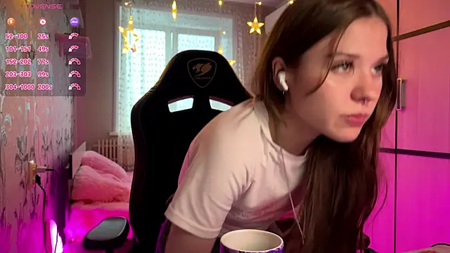 GayleLuu online show from December 2025 12:24:02 PM