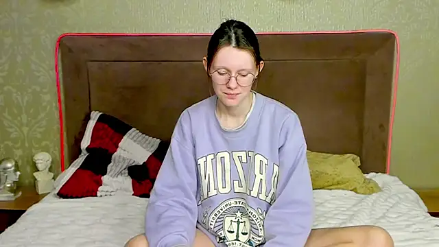 Snapshot of RoxyHerena chatting on January 2026 04:07:02 AM RoxyHerena online show from January 2026 04:07:02 AM