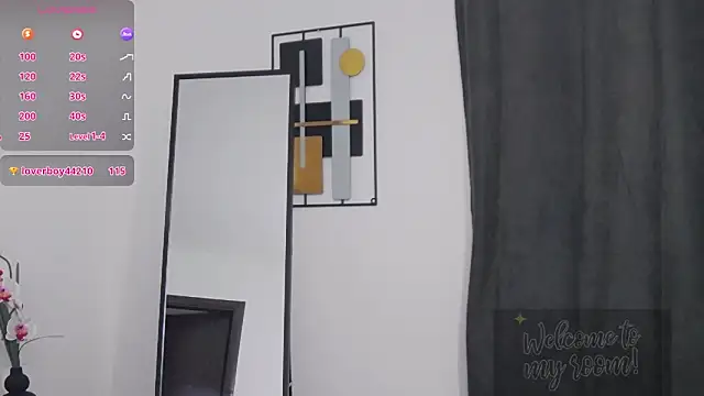 SoniaMoonnnn online show from January 2026 04:44:01 PM