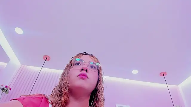 Snapshot of abril_dolly chatting on December 2025 12:01:02 PM abril dolly online show from December 2025 12:01:02 PM