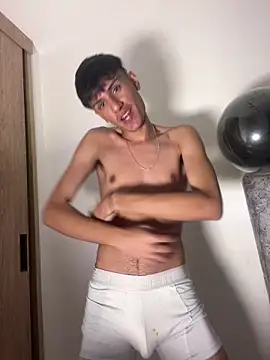 Snapshot of Andycillo chatting on March 2026 04:29:02 AM Andycillo online show from March 2026 04:29:02 AM