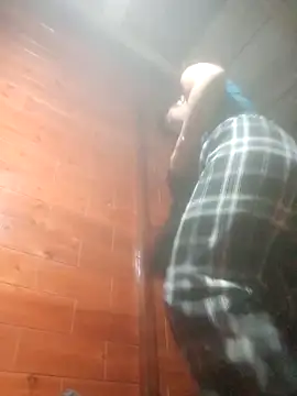 Snapshot of Amiluli chatting on December 2025 10:17:02 PM Amiluli online show from December 2025 10:17:02 PM