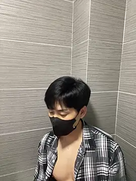 kimze7 online show from April 2026 02:47:02 PM