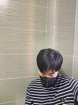 kimze7 online show from April 2026 10:43:01 PM