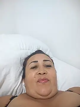 Snapshot of Nini_Love_ chatting on May 2026 04:06:01 AM Nini Love online show from May 2026 04:06:01 AM