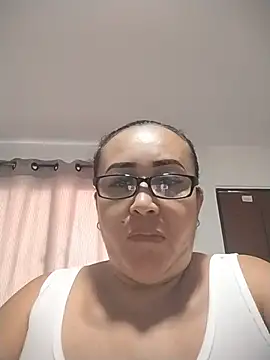 Snapshot of Nini_Love_ chatting on June 2026 02:01:01 PM Nini Love online show from June 2026 02:01:01 PM