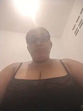 Snapshot of Nini_Love_ chatting on June 2026 03:25:01 AM Nini Love online show from June 2026 03:25:01 AM