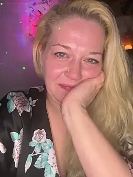 Snapshot of JenniferCarmen chatting on January 2026 04:43:02 PM JenniferCarmen online show from January 2026 04:43:02 PM