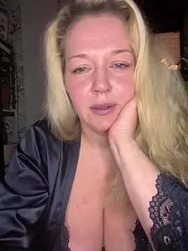 Snapshot of JenniferCarmen chatting on February 2026 04:06:02 PM JenniferCarmen online show from February 2026 04:06:02 PM