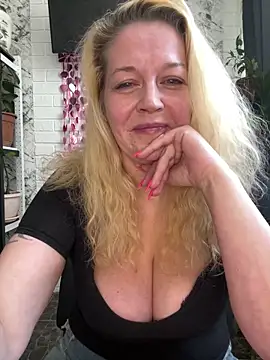 Snapshot of JenniferCarmen chatting on February 2026 09:05:01 AM JenniferCarmen online show from February 2026 09:05:01 AM