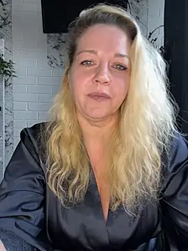 JenniferCarmen online show from April 2026 07:04:01 AM