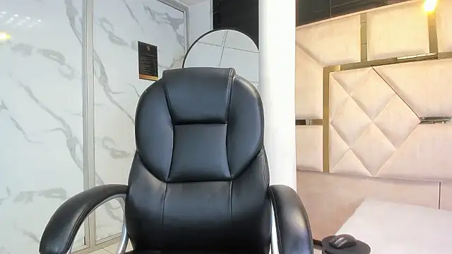 Snapshot of IssysLeBlanc chatting on January 2026 03:44:01 AM IssysLeBlanc online show from January 2026 03:44:01 AM