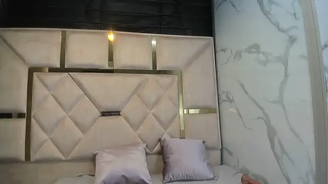 Snapshot of IssysLeBlanc chatting on January 2026 08:51:02 AM IssysLeBlanc online show from January 2026 08:51:02 AM