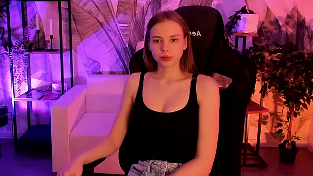 BellaHaadiid online show from December 2025 06:17:02 AM