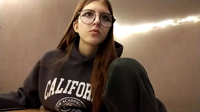 Snapshot of VictorinaMccorey chatting on December 2025 04:15:01 PM VictorinaMccorey online show from December 2025 04:15:01 PM