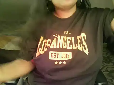 Snapshot of HEZALNUT chatting on February 2026 06:22:01 AM HEZALNUT online show from February 2026 06:22:01 AM