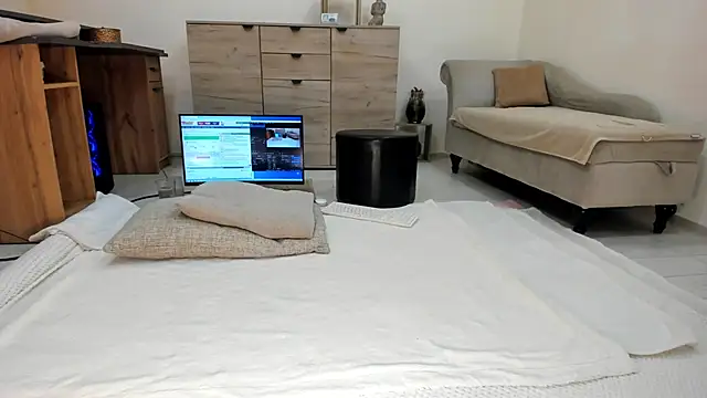 classy medea online show from April 2026 11:02:01 PM