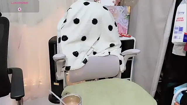 Yvonne-07 online show from March 2026 04:01:02 PM