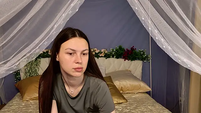 Snapshot of MaxinCarroll chatting on June 2026 10:20:01 AM MaxinCarroll online show from June 2026 10:20:01 AM