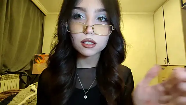 Qwami Amie online show from December 2025 12:45:01 PM