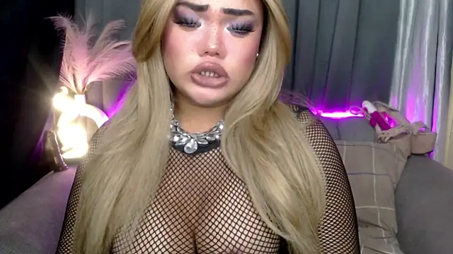 AlwaysHornyMia online show from December 2025 01:22:02 AM