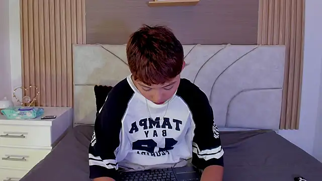 tefi meow  online show from April 2026 04:37:01 PM