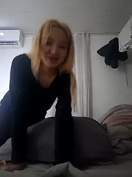 SherrylShaw online show from December 2025 05:40:02 PM