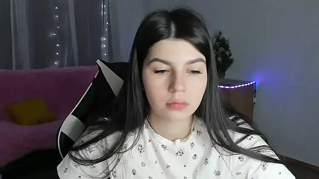 Snapshot of KisaModel chatting on January 2026 01:18:01 AM KisaModel online show from January 2026 01:18:01 AM