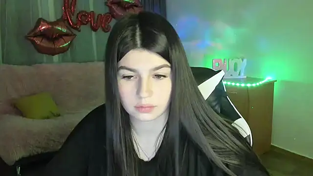 KisaModel online show from April 2026 05:28:01 PM