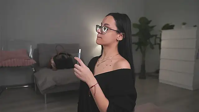 ValexieLux online show from April 2026 09:45:01 AM