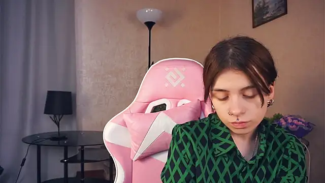 Snapshot of IleanaPishko chatting on January 2026 07:43:02 AM IleanaPishko online show from January 2026 07:43:02 AM