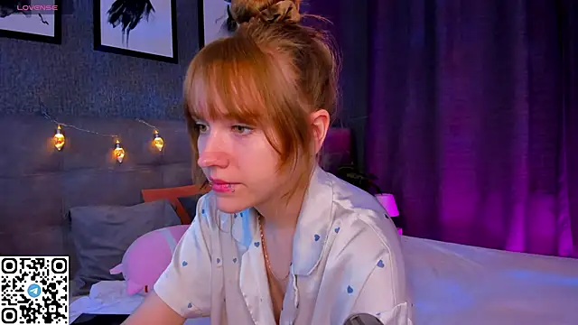 Snapshot of EmmaPratt chatting on December 2025 01:23:01 AM EmmaPratt online show from December 2025 01:23:01 AM