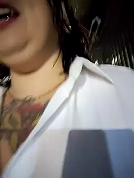 Divine Pouvoir online show from April 2026 11:35:01 PM