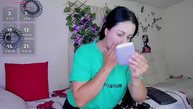 Snapshot of Juli_castillo1 chatting on June 2026 02:30:02 PM Juli castillo1 online show from June 2026 02:30:02 PM