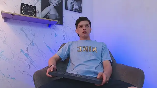 sebastamayo  online show from April 2026 12:54:01 PM