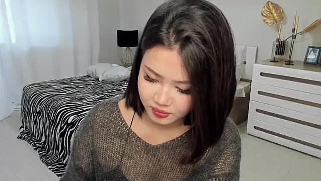 Brunette Charm online show from February 2026 11:25:01 AM